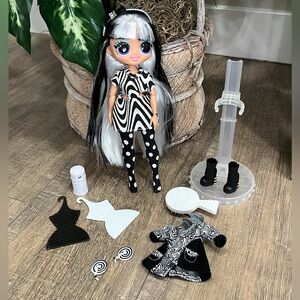 LOL Surprise Dolls O.M.G. Groovy Babe Fashion Doll